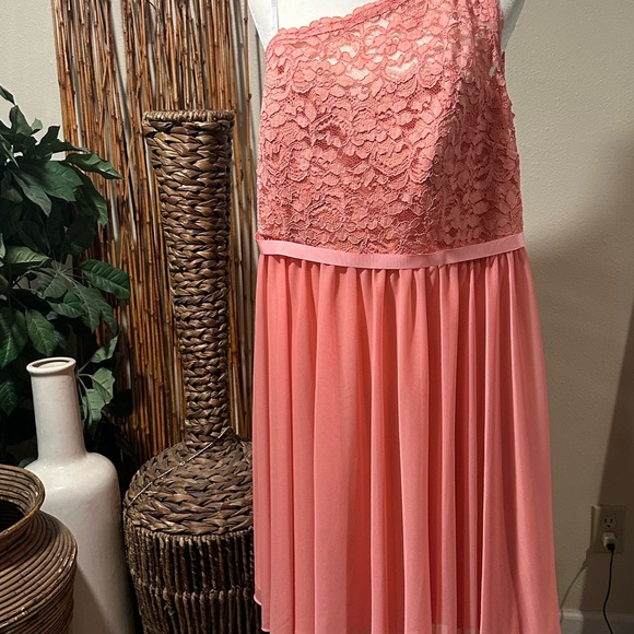 David’s Bridal Dress - Picture 3 of 8